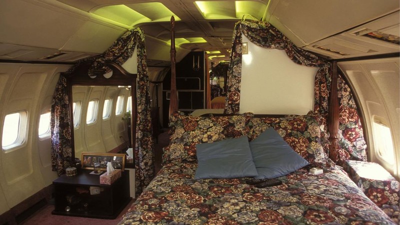 Ruang makan & ruang tamu rumah ahli kecantikan Jo Ann Ussery, yang diubah menjadi badan pesawat Boeing 727. (Will And Deni McIntyre/Getty Images)