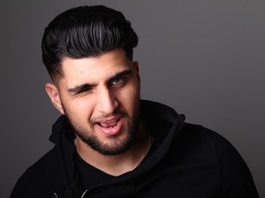 10 Gaya Rambut Pompadour yang Keren, Dijamin Tambah Ganteng!