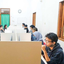 Ayo Ngaku! Survei: Orang Asia Suka 'Pura-Pura' Sibuk Kerja