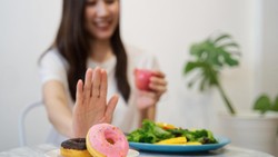 Bukan Stop Total, Ini Cara Tepat Kurangi Manis dan Kalori Biar Diet Konsisten