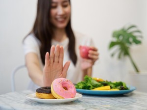 Bukan Stop Total, Ini Cara Tepat Kurangi Manis dan Kalori Biar Diet Konsisten