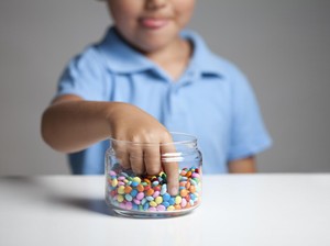 Ada Benarnya Anak Doyan Jajanan Manis Bisa Picu Stunting, Ini Alasannya