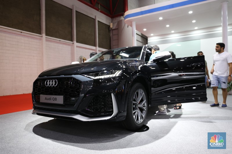 Indomobil Plaza membawa sejumlah produsen mobil pada pameran IIMS 2023 salah satunya Pabrikan Jerman Audy. Dengan membawa sejumlah mobil unggulannya salah satunya mobil mewah Q8 3.0 TFSI). (CNBC Indonesia/Tias Budiarto)