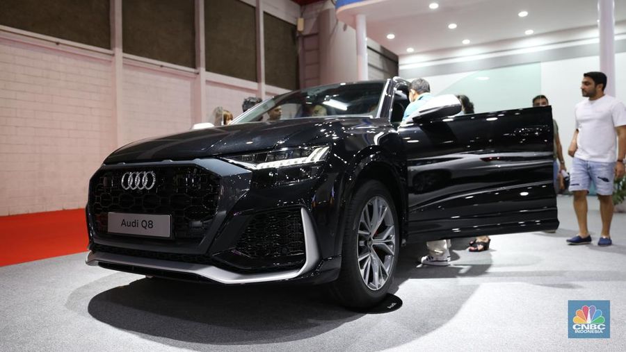 Indomobil Plaza membawa sejumlah produsen mobil pada pameran IIMS 2023 salah satunya Pabrikan Jerman Audy. Dengan membawa sejumlah mobil unggulannya salah satunya mobil mewah Q8 3.0 TFSI). (CNBC Indonesia/Tias Budiarto)