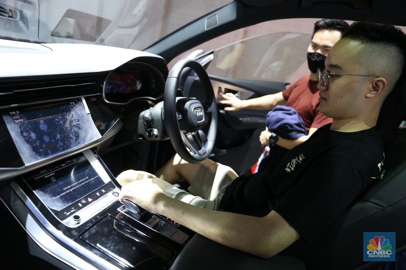 Indomobil Plaza membawa sejumlah produsen mobil pada pameran IIMS 2023 salah satunya Pabrikan Jerman Audy. Dengan membawa sejumlah mobil unggulannya salah satunya mobil mewah Q8 3.0 TFSI . Indomobil Plaza membawa sejumlah produsen mobil pada pameran IIMS 2023 salah satunya Pabrikan Jerman Audy. Dengan membawa sejumlah mobil unggulannya salah satunya mobil mewah Q8 3.0 TFSI). (CNBC Indonesia/Tias Budiarto)