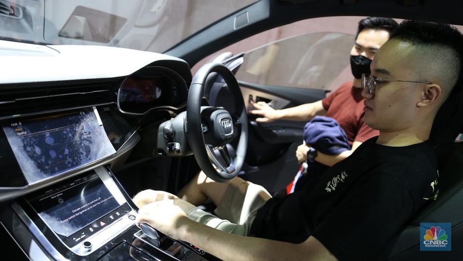 Indomobil Plaza membawa sejumlah produsen mobil pada pameran IIMS 2023 salah satunya Pabrikan Jerman Audy. Dengan membawa sejumlah mobil unggulannya salah satunya mobil mewah Q8 3.0 TFSI). (CNBC Indonesia/Tias Budiarto)
