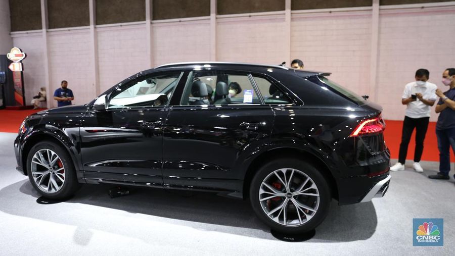 Indomobil Plaza membawa sejumlah produsen mobil pada pameran IIMS 2023 salah satunya Pabrikan Jerman Audy. Dengan membawa sejumlah mobil unggulannya salah satunya mobil mewah Q8 3.0 TFSI). (CNBC Indonesia/Tias Budiarto)