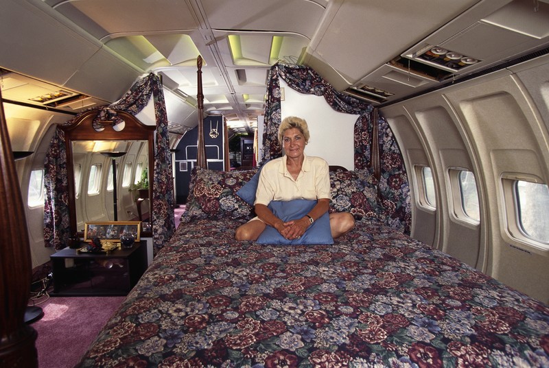 Ruang makan & ruang tamu rumah ahli kecantikan Jo Ann Ussery, yang diubah menjadi badan pesawat Boeing 727. Ruang makan & ruang tamu rumah ahli kecantikan Jo Ann Ussery, yang diubah menjadi badan pesawat Boeing 727. (Will And Deni McIntyre/Getty Images)