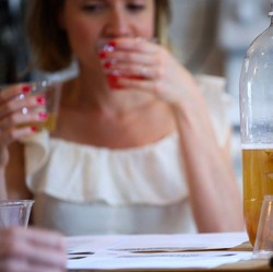 6 Minuman Terbaik untuk Atasi Kembung dengan Cepat