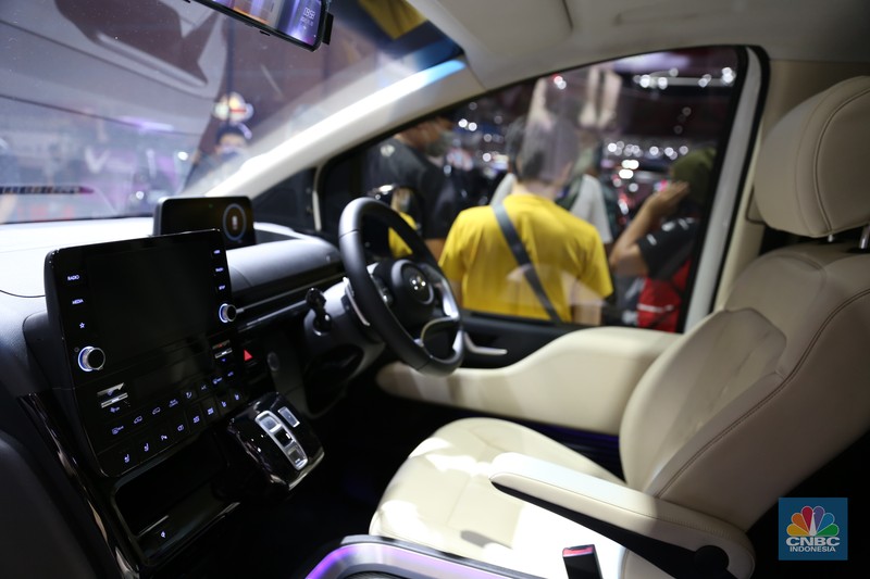 Indomobil Plaza membawa sejumlah produsen mobil pada pameran IIMS 2023 salah satunya Pabrikan Jerman Audy. Dengan membawa sejumlah mobil unggulannya salah satunya mobil mewah Q8 3.0 TFSI). (CNBC Indonesia/Tias Budiarto)