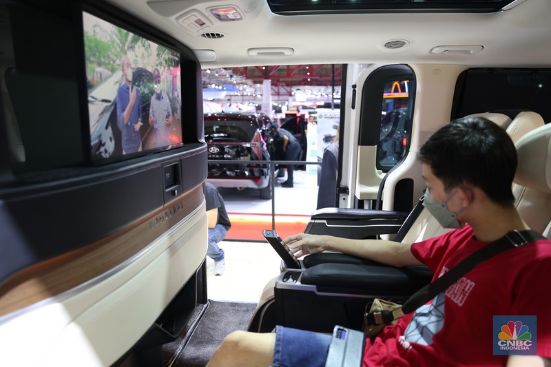 Indomobil Plaza membawa sejumlah produsen mobil pada pameran IIMS 2023 salah satunya Pabrikan Jerman Audy. Dengan membawa sejumlah mobil unggulannya salah satunya mobil mewah Q8 3.0 TFSI). (CNBC Indonesia/Tias Budiarto)