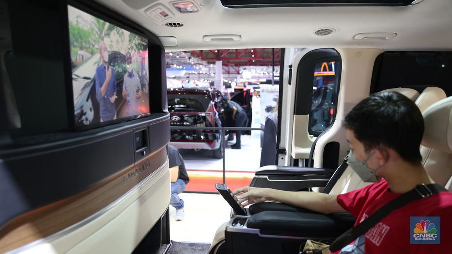 Indomobil Plaza membawa sejumlah produsen mobil pada pameran IIMS 2023 salah satunya Pabrikan Jerman Audy. Dengan membawa sejumlah mobil unggulannya salah satunya mobil mewah Q8 3.0 TFSI). (CNBC Indonesia/Tias Budiarto)