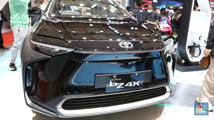 Meski PT Toyota Astra Motor (TAM) tidak memamerkan mobil terbarunya di pameran IIMS 2023, salah satu mobilnya yaitu Toyota BZ4X. (²©²ÊÍøÕ¾/Tias Budiarto)