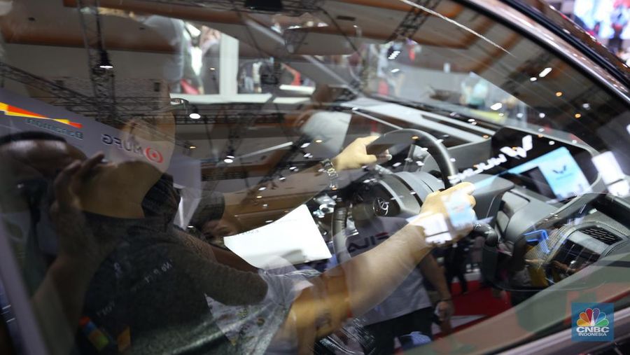 Indomobil Plaza membawa sejumlah produsen mobil pada pameran IIMS 2023 salah satunya Pabrikan Jerman Audy. Dengan membawa sejumlah mobil unggulannya salah satunya mobil mewah Q8 3.0 TFSI). (CNBC Indonesia/Tias Budiarto)