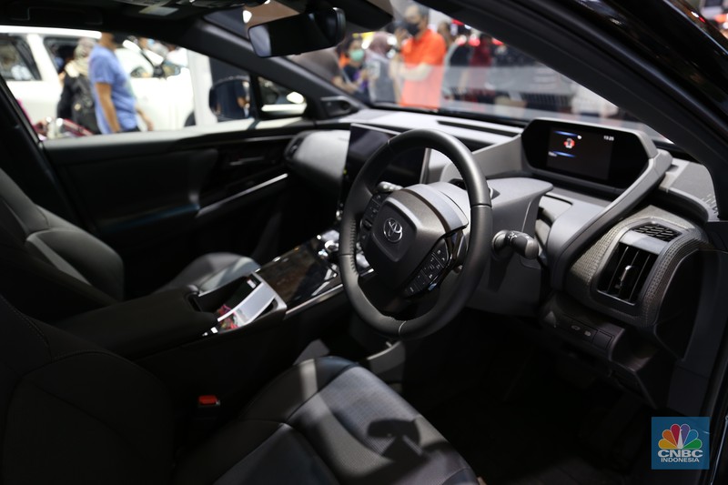 Indomobil Plaza membawa sejumlah produsen mobil pada pameran IIMS 2023 salah satunya Pabrikan Jerman Audy. Dengan membawa sejumlah mobil unggulannya salah satunya mobil mewah Q8 3.0 TFSI). (CNBC Indonesia/Tias Budiarto)