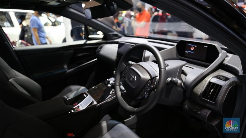 Indomobil Plaza membawa sejumlah produsen mobil pada pameran IIMS 2023 salah satunya Pabrikan Jerman Audy. Dengan membawa sejumlah mobil unggulannya salah satunya mobil mewah Q8 3.0 TFSI). (CNBC Indonesia/Tias Budiarto)