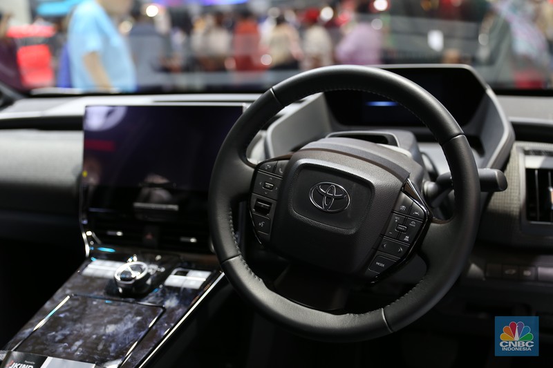 Indomobil Plaza membawa sejumlah produsen mobil pada pameran IIMS 2023 salah satunya Pabrikan Jerman Audy. Dengan membawa sejumlah mobil unggulannya salah satunya mobil mewah Q8 3.0 TFSI). (CNBC Indonesia/Tias Budiarto)