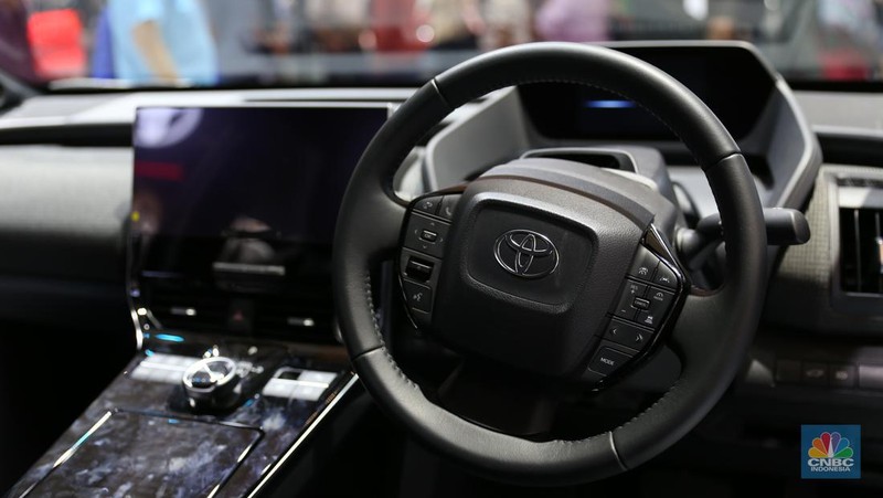 Indomobil Plaza membawa sejumlah produsen mobil pada pameran IIMS 2023 salah satunya Pabrikan Jerman Audy. Dengan membawa sejumlah mobil unggulannya salah satunya mobil mewah Q8 3.0 TFSI). (CNBC Indonesia/Tias Budiarto)