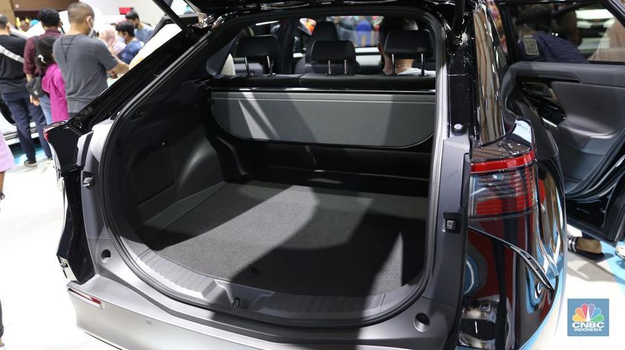 Indomobil Plaza membawa sejumlah produsen mobil pada pameran IIMS 2023 salah satunya Pabrikan Jerman Audy. Dengan membawa sejumlah mobil unggulannya salah satunya mobil mewah Q8 3.0 TFSI). (CNBC Indonesia/Tias Budiarto)