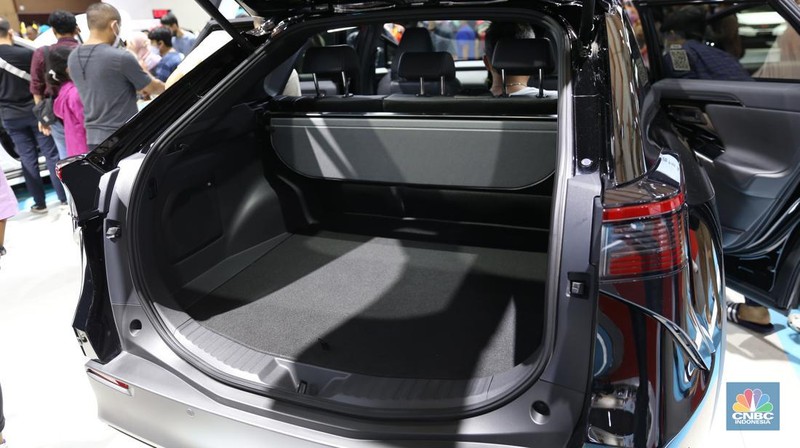 Indomobil Plaza membawa sejumlah produsen mobil pada pameran IIMS 2023 salah satunya Pabrikan Jerman Audy. Dengan membawa sejumlah mobil unggulannya salah satunya mobil mewah Q8 3.0 TFSI). (CNBC Indonesia/Tias Budiarto)