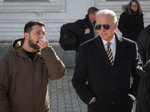 Zelensky Bersyukur Dapat Bantuan Roket Canggih dari AS