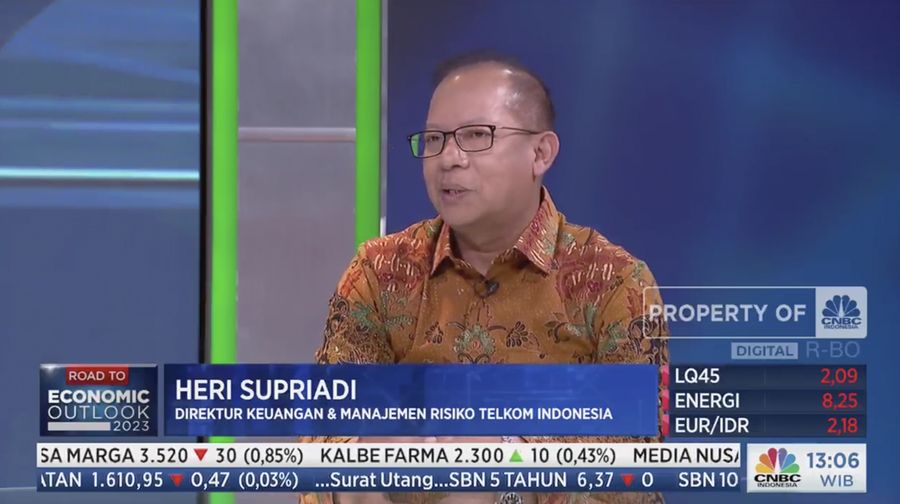 Direktur Keuangan dan Manajemen Risiko PT Telkom Indonesia (Persero) Tbk Heri Supriadi, dalam Capital Market Outlook 2023 dengan tema Ekonomi Global Bergejolak Pasar Modal RI Masih Semarak! pada Selasa, (21/2/2023). (Tangkapan Layar CNBC Indonesia TV)