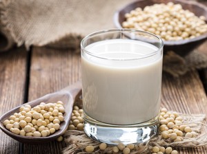 Tak Hanya Enak dan Menyegarkan, Inilah 16 Manfaat Susu Kedelai