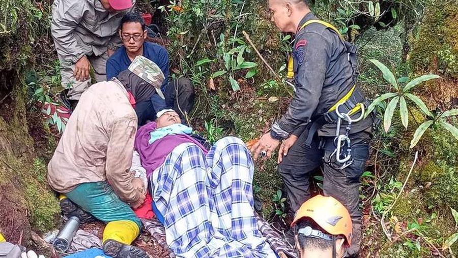 Kapolda Jambi Irjen Rusdi terbaring di Hutan Kerinci. (Foto: Istimewa)