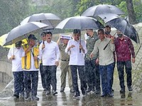 Hujan-Hujanan, Jokowi Cek Proyek Normalisasi Sungai Ciliwung