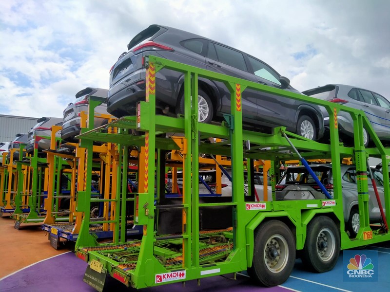 PT Toyota Motor Manufacturing Indonesia (TMMIN) meluncurkan ekspor perdana Toyota Innova Zenix berbasis kendaraan listrik hybrid. PT Toyota Motor Manufacturing Indonesia (TMMIN) meluncurkan ekspor perdana Toyota Innova Zenix berbasis kendaraan listrik hybrid. (CNBC Indonesia/Suhendra)