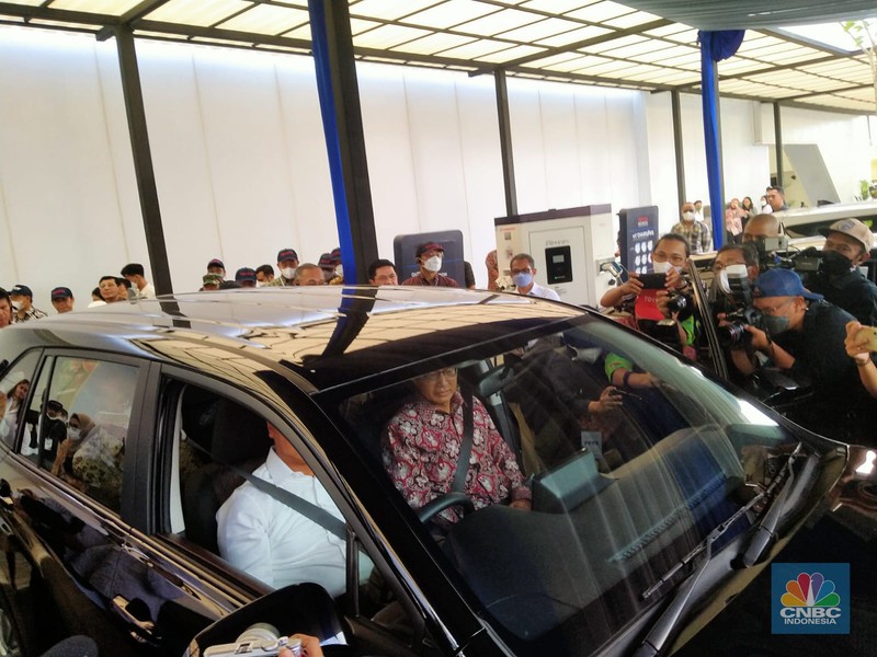 PT Toyota Motor Manufacturing Indonesia (TMMIN) meluncurkan ekspor perdana Toyota Innova Zenix berbasis kendaraan listrik hybrid. PT Toyota Motor Manufacturing Indonesia (TMMIN) meluncurkan ekspor perdana Toyota Innova Zenix berbasis kendaraan listrik hybrid. (CNBC Indonesia/Suhendra)