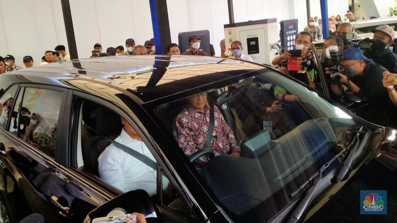 PT Toyota Motor Manufacturing Indonesia (TMMIN) meluncurkan ekspor perdana Toyota Innova Zenix berbasis kendaraan listrik hybrid. (CNBC Indonesia/Suhendra)