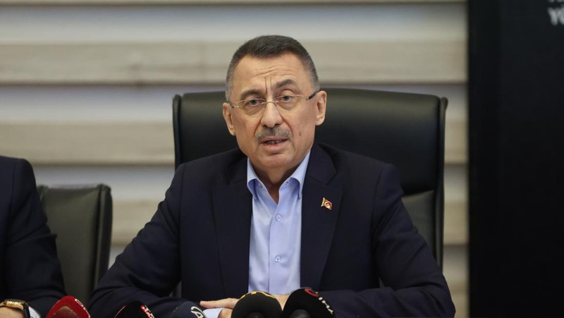 Personil melakukan operasi pencarian dan penyelamatan di gedung yang runtuh di distrik Antakya di Hatay setelah gempa berkekuatan 6,4 dan 5,8 skala Richter melanda provinsi Hatay Turkiye pada 20 Februari 2023. Dua gempa mengguncang provinsi Hatay paling selatan Turkiye pada Senin, hanya dua minggu setelah gempa besar melanda wilayah. Menurut Kepresidenan Manajemen Bencana dan Darurat (AFAD), salah satu gempa terjadi sekitar pukul 20.04 malam. waktu setempat (1704GMT) di distrik Defne Hatay, dengan kekuatan 6,4, sementara yang lain terjadi tiga menit kemudian, dengan pusat gempa di provinsi Samandag, Hatay, dengan kekuatan 5,8. Beberapa negara di kawasan itu, termasuk Lebanon, juga merasakan getarannya. (Tahir Turan Eroglu/Anadolu Agency via Getty Images)