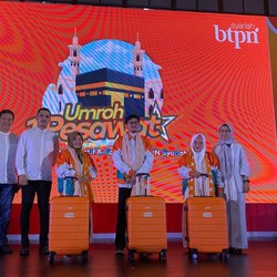 BTPN Syariah Ajak 320 Nasabah Umroh Bareng Satu Pesawat
