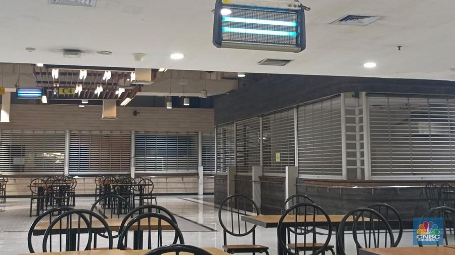 Geliat bisnis di pusat perbelanjaan ITC Cempaka Mas mulai pulih meski daya beli masyarakat masih lemah. (CNBC Indonesia/Martyasari Rizky)