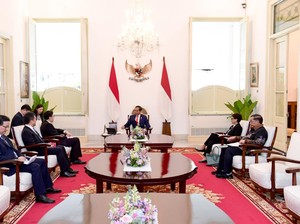 Bertemu Menlu China, Jokowi Dorong Studi Kelayakan Kereta Cepat ke Surabaya