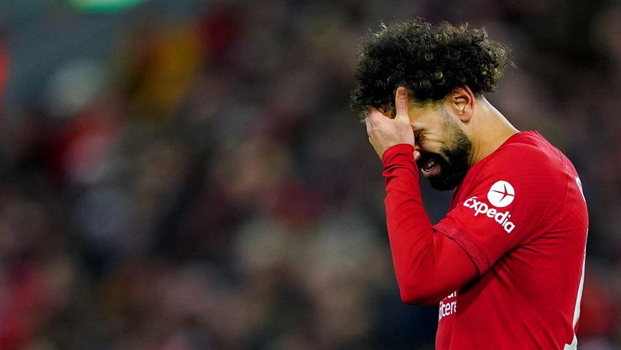 Pemain Liverpool Mohamed Salah tampak sedih saat pertandingan babak 16 besar Liga Champions di Anfield, Liverpool. (PA Images via Getty Images/Peter Byrne - PA Images)