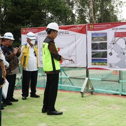 Jokowi Sebut FIFA Mau Biayai Bangun Lapangan Sepakbola di IKN