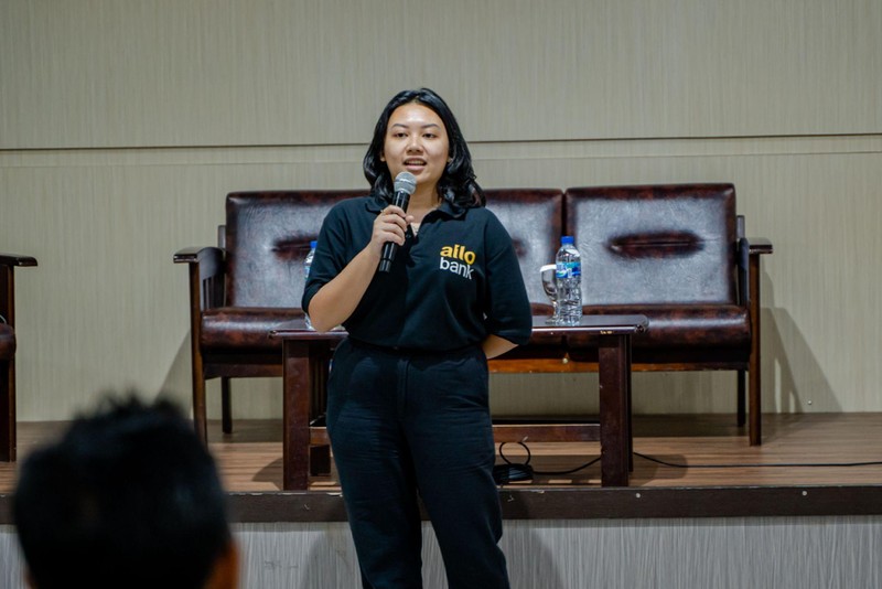 Allo Bank dan InvestasiKu Kembali mengadakan literasi keuangan digital melalui acara Allo Invest Goes to Campus. Acara ini berlangsung Bersama Kampus Universitas Kristen Indonesia, Cawang, Jakarta Timur pada Kamis (23/2). (Dok. InvestasiKu)