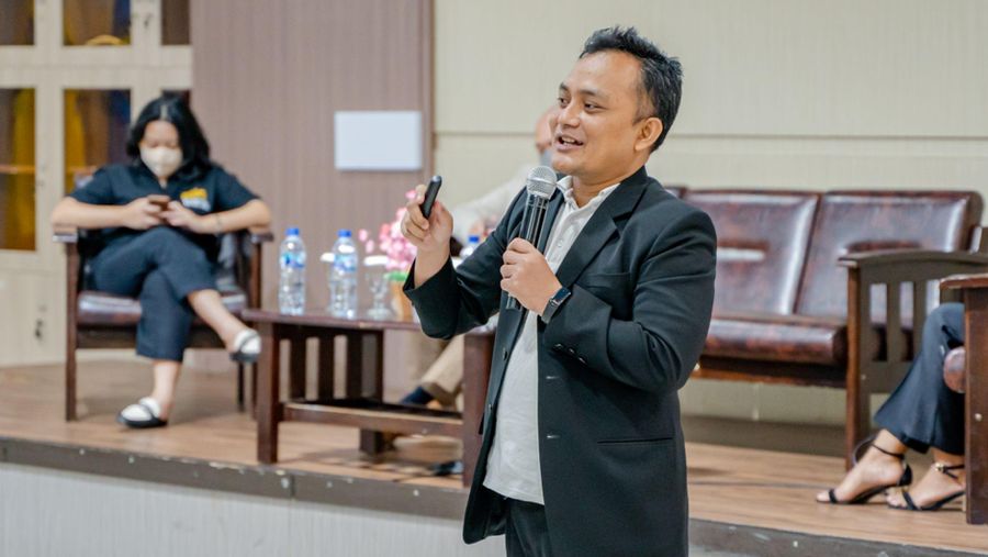 Allo Bank dan InvestasiKu Kembali mengadakan literasi keuangan digital melalui acara Allo Invest Goes to Campus. Acara ini berlangsung Bersama Kampus Universitas Kristen Indonesia, Cawang, Jakarta Timur pada Kamis (23/2). (Dok. InvestasiKu)