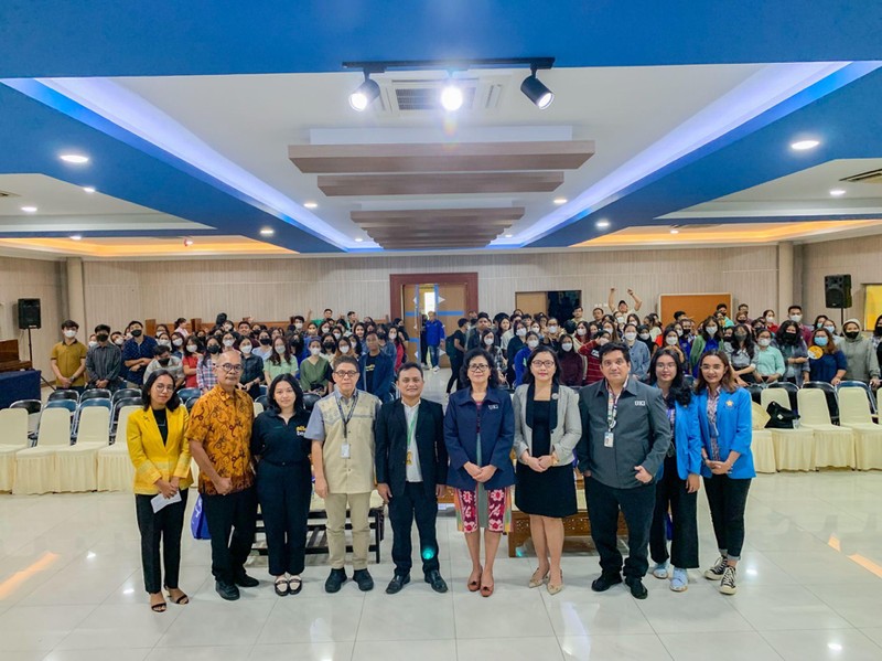 Allo Bank dan InvestasiKu Kembali mengadakan literasi keuangan digital melalui acara Allo Invest Goes to Campus. Acara ini berlangsung Bersama Kampus Universitas Kristen Indonesia, Cawang, Jakarta Timur pada Kamis (23/2). Allo Bank dan InvestasiKu Kembali mengadakan literasi keuangan digital melalui acara Allo Invest Goes to Campus. Acara ini berlangsung Bersama Kampus Universitas Kristen Indonesia, Cawang, Jakarta Timur pada Kamis (23/2). (Dok. InvestasiKu)