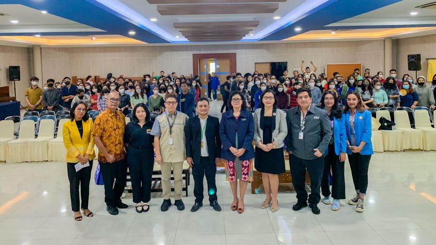 Allo Bank dan InvestasiKu Kembali mengadakan literasi keuangan digital melalui acara Allo Invest Goes to Campus. Acara ini berlangsung Bersama Kampus Universitas Kristen Indonesia, Cawang, Jakarta Timur pada Kamis (23/2). (Dok. InvestasiKu)