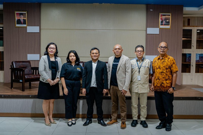 Allo Bank dan InvestasiKu Kembali mengadakan literasi keuangan digital melalui acara Allo Invest Goes to Campus. Acara ini berlangsung Bersama Kampus Universitas Kristen Indonesia, Cawang, Jakarta Timur pada Kamis (23/2). (Dok. InvestasiKu)