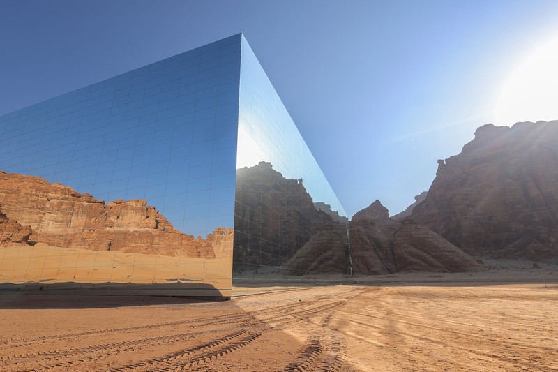 Gedung cermin Maraya di Al Ula, Arab Saudi, pada Selasa, 6 November 2022. Gedung cermin Maraya di Al Ula, Arab Saudi, pada Selasa, 6 November 2022. Kementerian Pariwisata menargetkan 12 juta turis asing tahun ini, dengan pariwisata di jalur yang tepat untuk berkontribusi sekitar 4% dari hasil ekonomi, Menteri Pariwisata Ahmed Al Khateeb dikatakan. (Maya Siddiqui/Bloomberg via Getty Images)