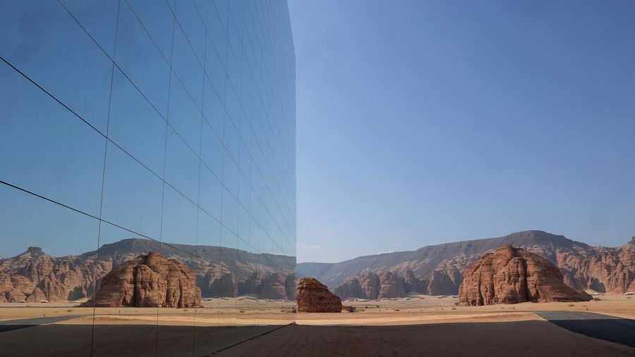 Gedung cermin Maraya di Al Ula, Arab Saudi, pada Selasa, 6 November 2022. Kementerian Pariwisata menargetkan 12 juta turis asing tahun ini, dengan pariwisata di jalur yang tepat untuk berkontribusi sekitar 4% dari hasil ekonomi, Menteri Pariwisata Ahmed Al Khateeb dikatakan. (Maya Siddiqui/Bloomberg via Getty Images)