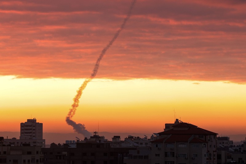 Asap dan api mengepul setelah serangan udara Israel di Kota Gaza, Gaza pada 23 Februari 2023. Asap dan api mengepul setelah serangan udara Israel di Kota Gaza, Gaza pada 23 Februari 2023. (Ashraf Amra/Anadolu Agency via Getty Images)