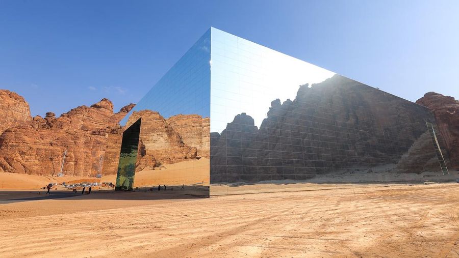 Gedung cermin Maraya di Al Ula, Arab Saudi, pada Selasa, 6 November 2022. Kementerian Pariwisata menargetkan 12 juta turis asing tahun ini, dengan pariwisata di jalur yang tepat untuk berkontribusi sekitar 4% dari hasil ekonomi, Menteri Pariwisata Ahmed Al Khateeb dikatakan. (Maya Siddiqui/Bloomberg via Getty Images)