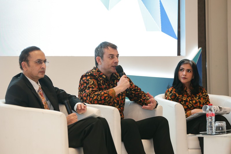 Presiden Direktur PT HM Sampoerna Tbk. (Sampoerna) Vassilis Gkatzelis mengumumkan inovasi terbaru berbasis sains dan teknologi paling mutakhir untuk produk tembakau bebas asap, yaitu IQOS ILUMA, melalui kelanjutan IQOS Club dengan peluncuran terbatas di 10 kota besar di Indonesia. Presiden Direktur PT HM Sampoerna Tbk. (Sampoerna) Vassilis Gkatzelis mengumumkan inovasi terbaru berbasis sains dan teknologi paling mutakhir untuk produk tembakau bebas asap, yaitu IQOS ILUMA, melalui kelanjutan IQOS Club dengan peluncuran terbatas di 10 kota besar di Indonesia. (Dok. PT HM Sampoerna Tbk)