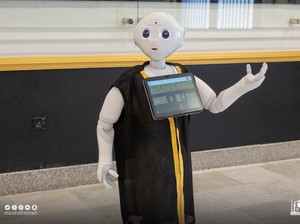 Unik, Pabrik Kiswah Kabah Dijaga Bocah Robot