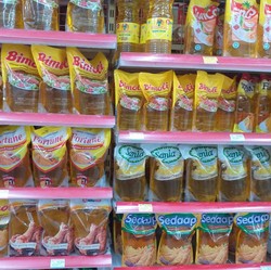 Promo Harga Minyak Goreng Kemasan Masih Bertebaran Nih, Bun